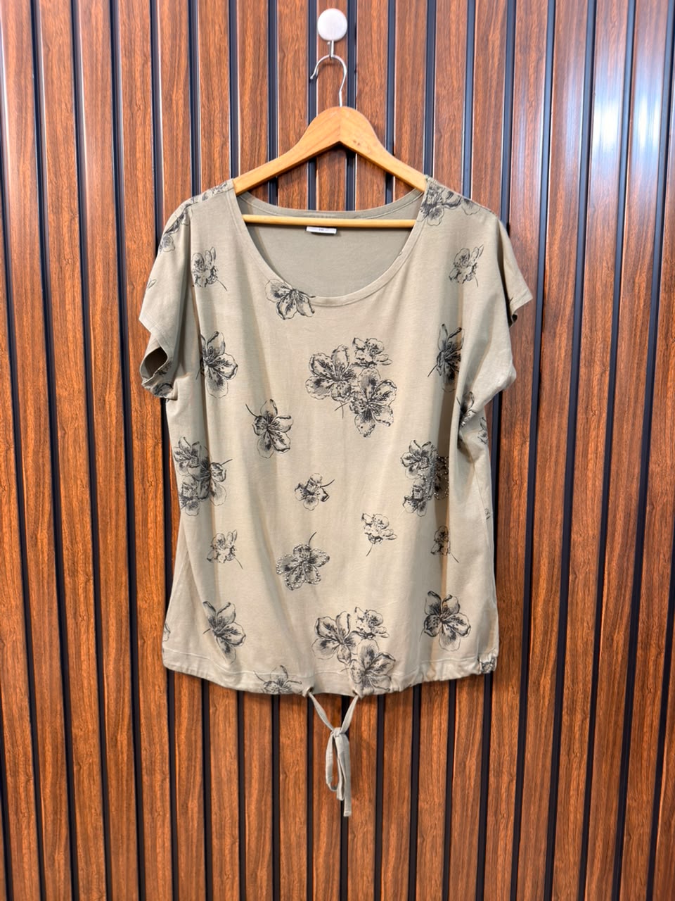 Chest 23  Lenght 26 Women's Modern T-Shirt