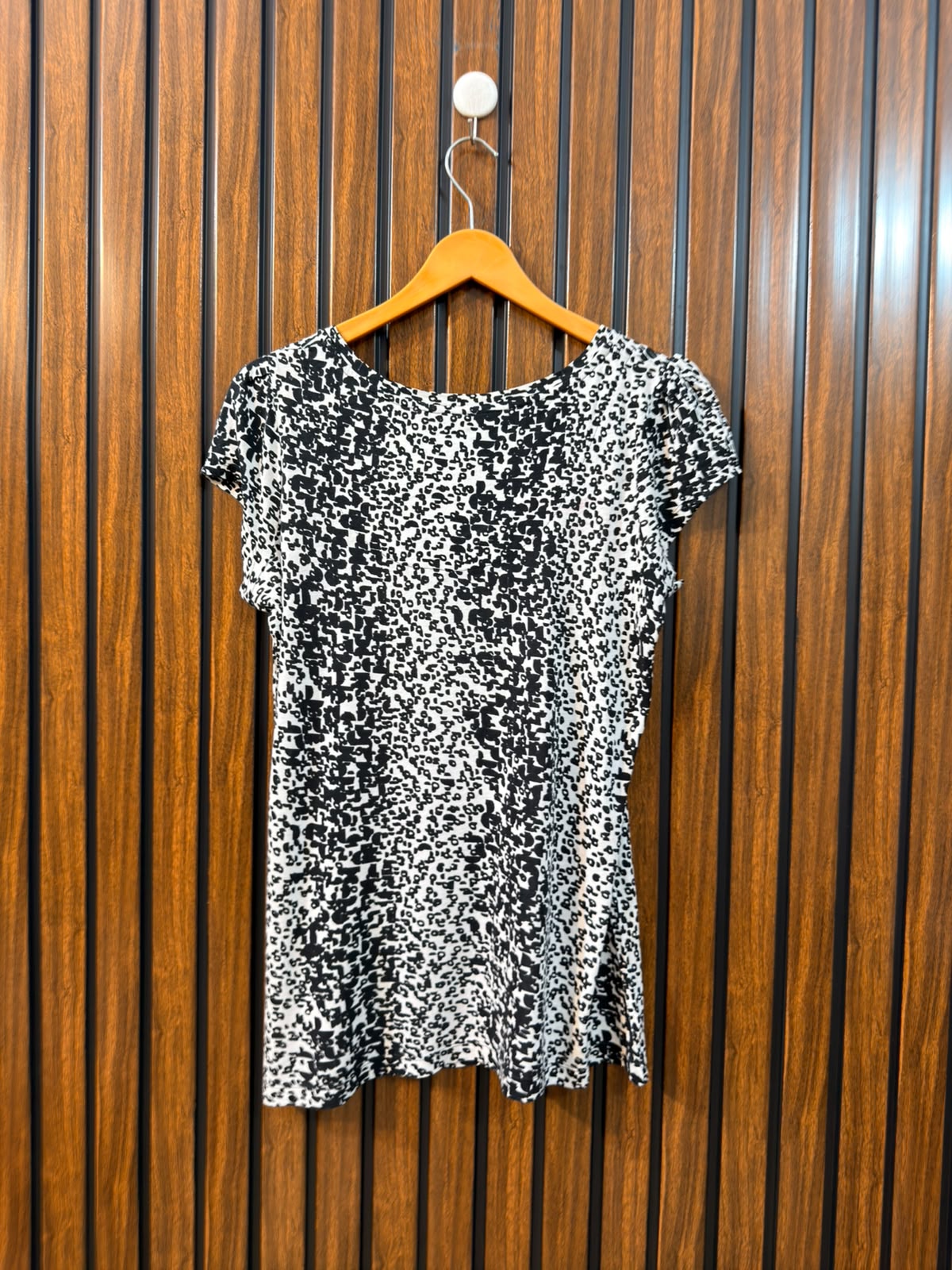 Chest 20  Lenght 25 Ladies Fashion Tee