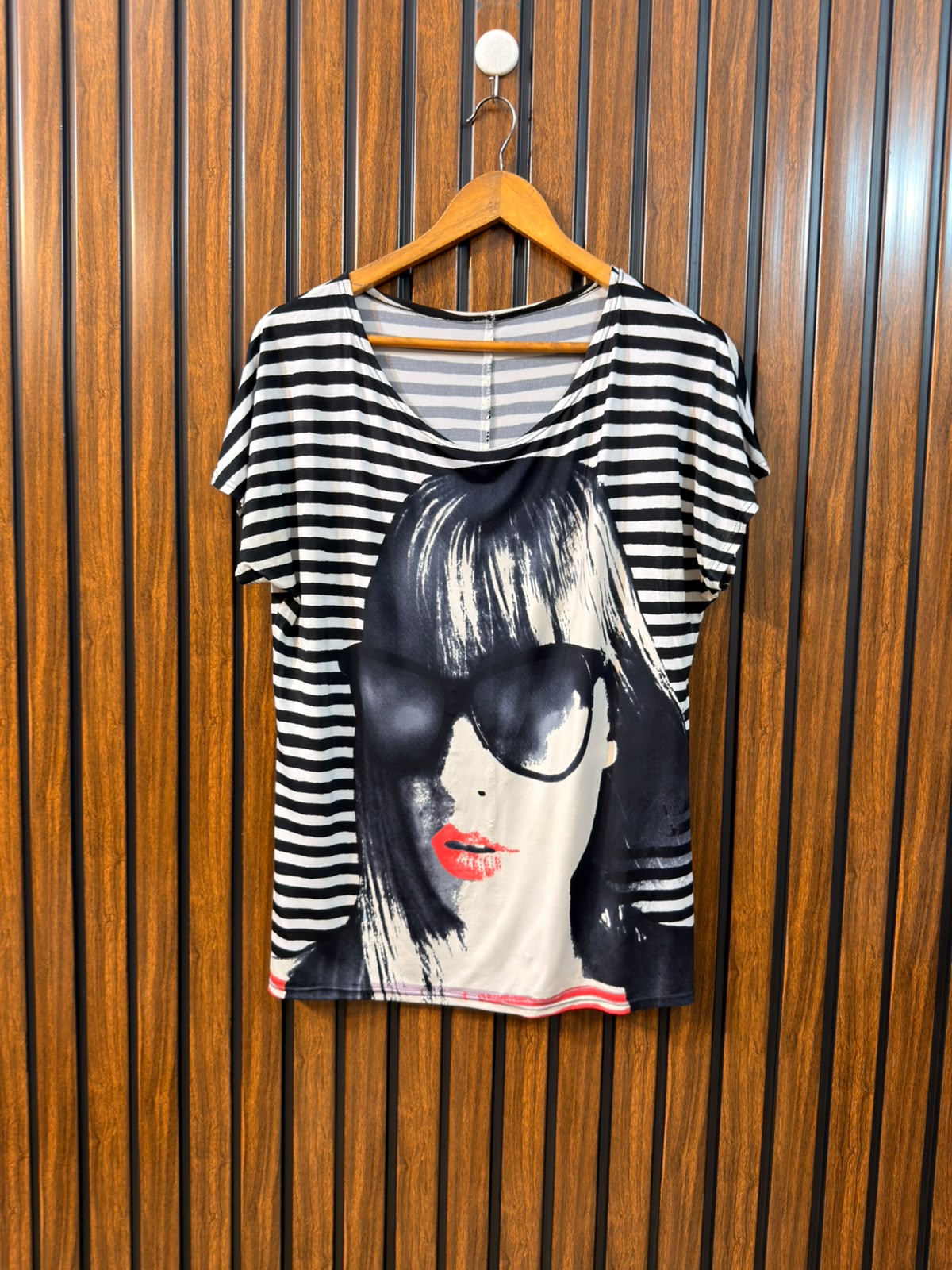 Chest 21  Lenght 25 Ladies Essential T-Shirt