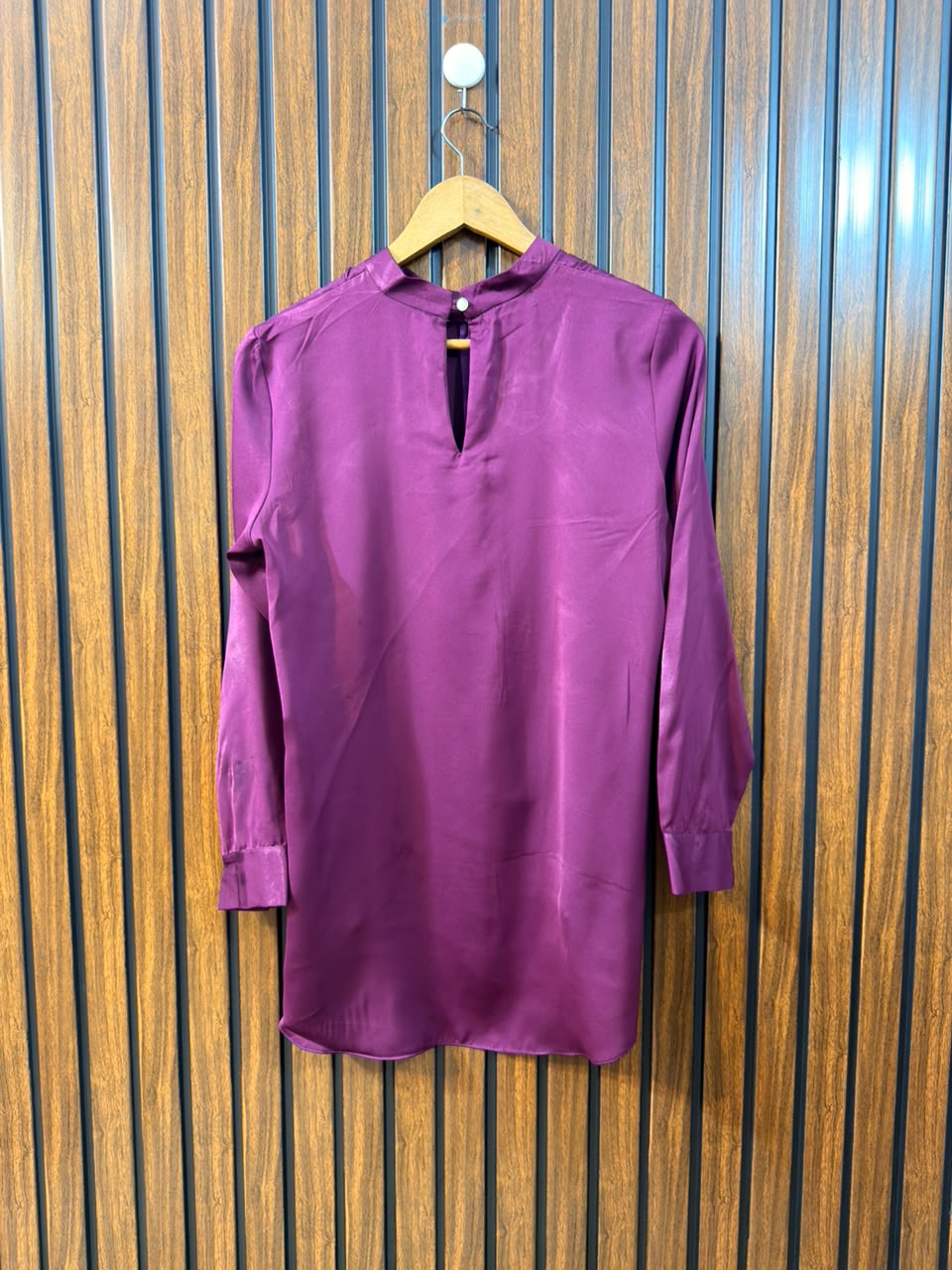 Chest 17  Lenght 21 to 28  Fabric silk Imported Women's Full Sleeve Top