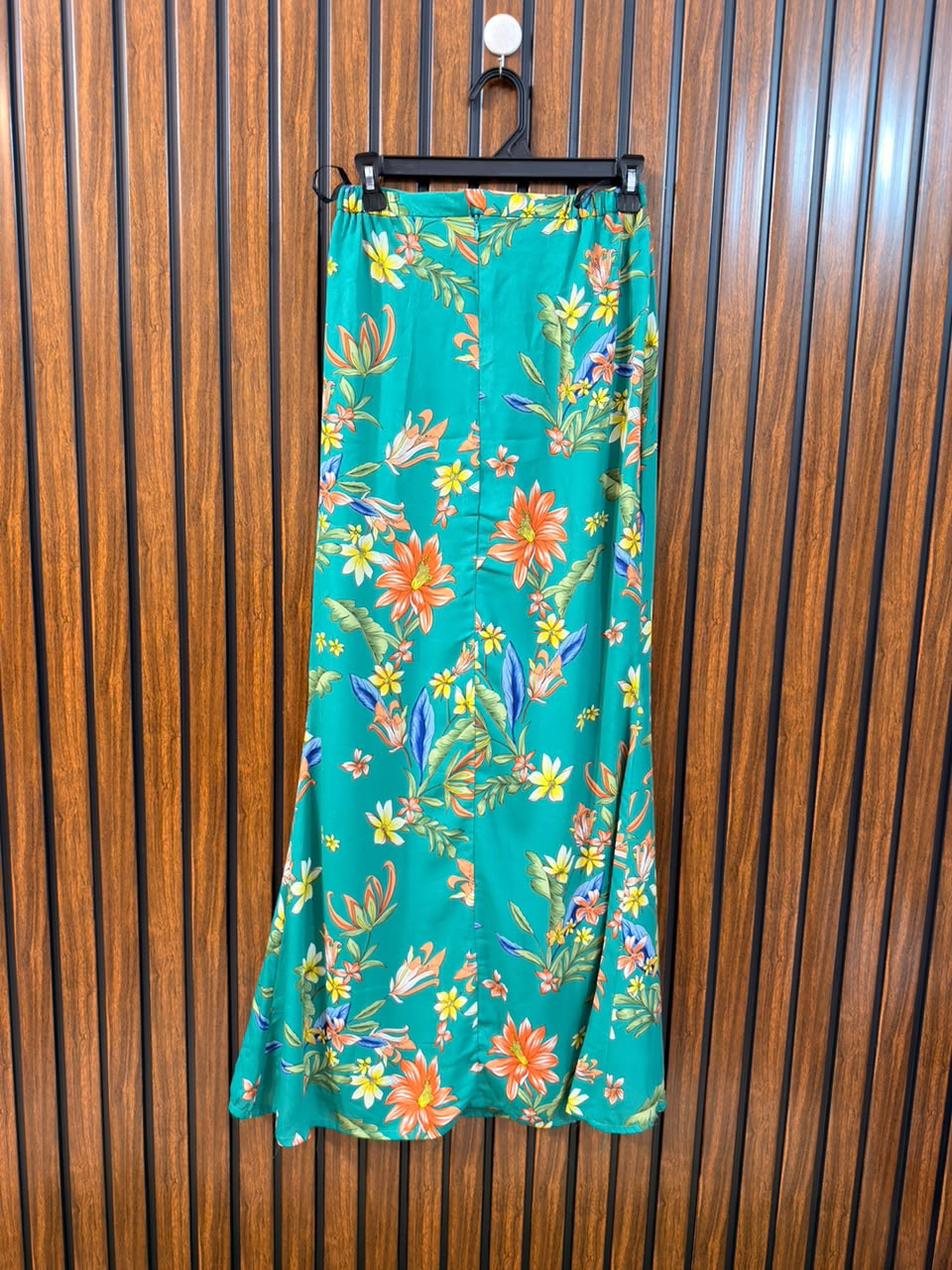 Waist 27  Length 42  Fabric Chiffon Western Branded Women's Skirt