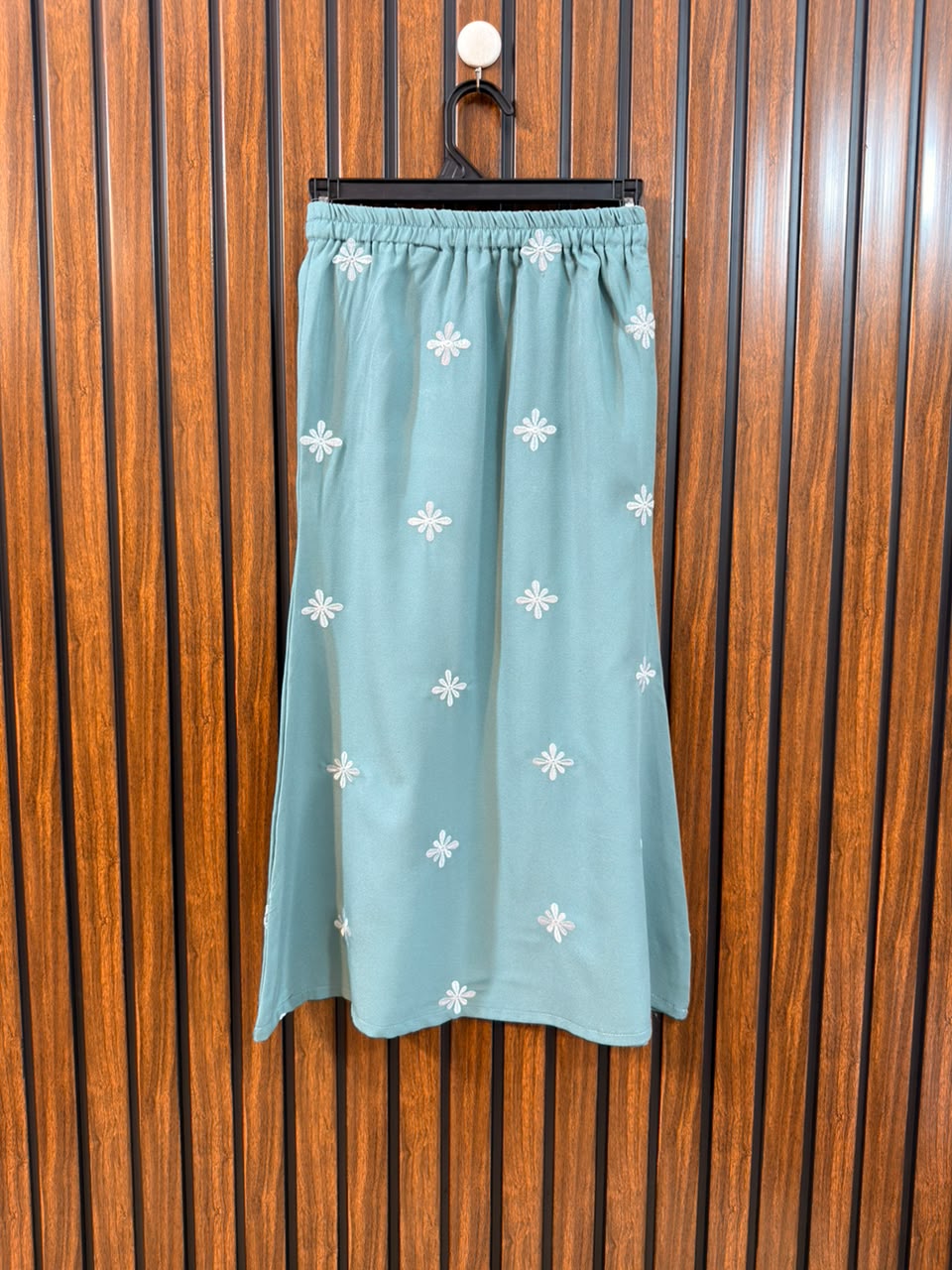 Waist 24  Length 28  Fabric Rayon Trendy Women's Skirt