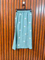Waist 24  Length 28  Fabric Rayon Trendy Women's Skirt