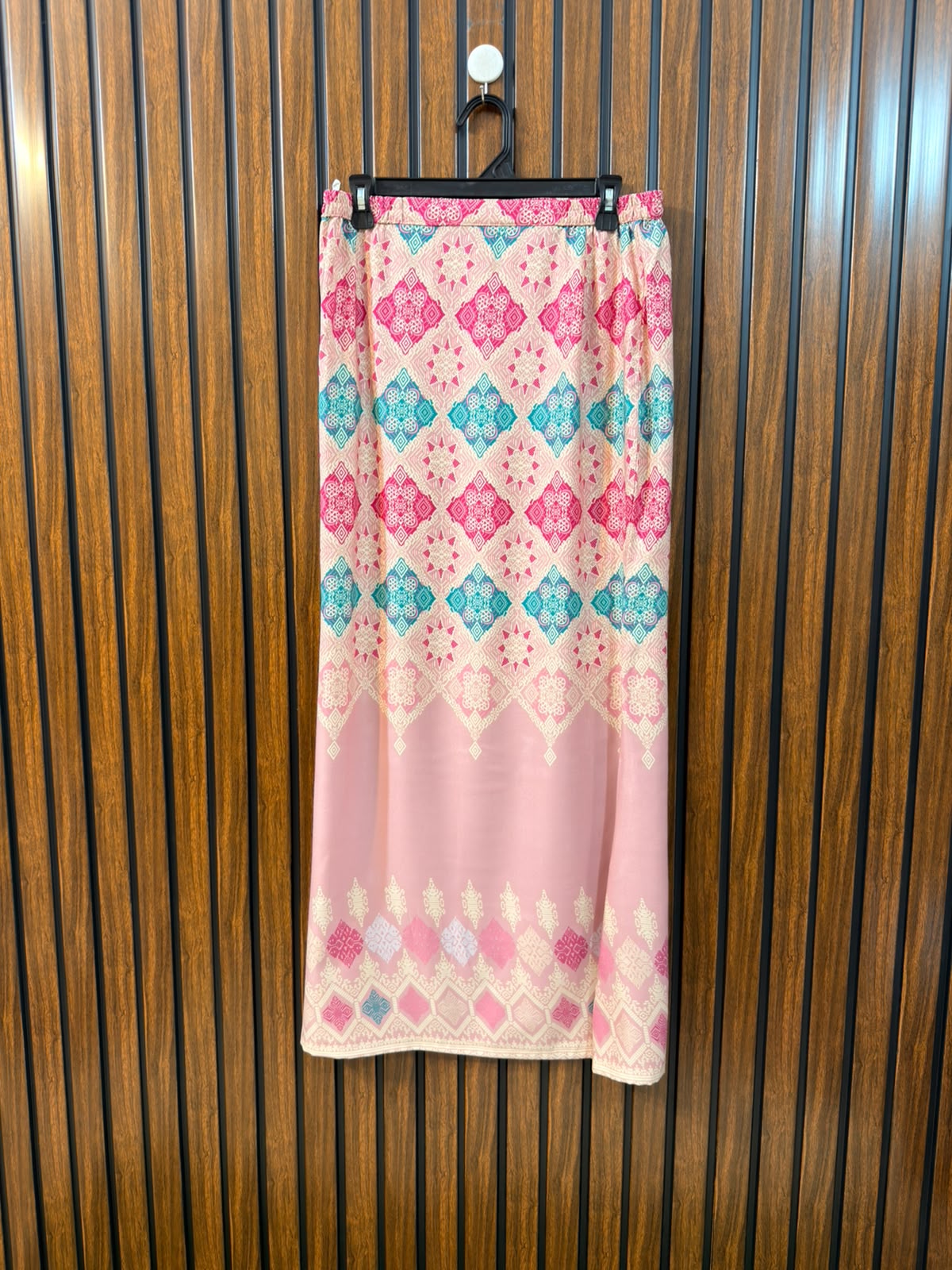 Waist 32  Length 39  Fabric Silk Classic Women's Skirt
