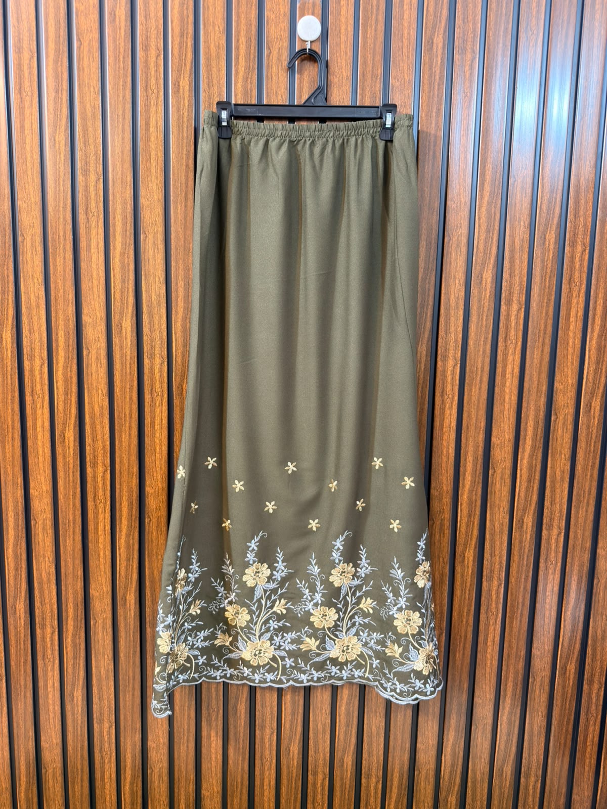 Waist 32  Length 39  Fabric Rayon Women's Designer Skirt
