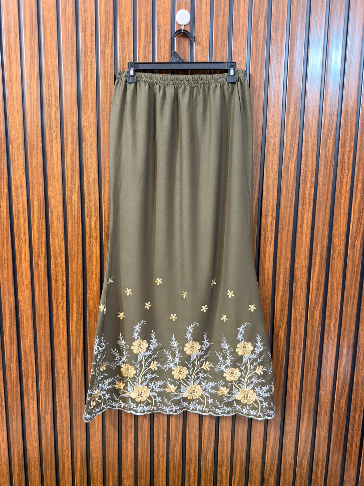 Waist 32  Length 39  Fabric Rayon Women's Designer Skirt