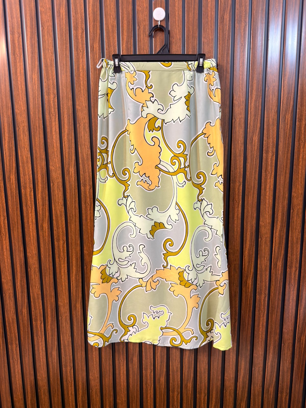 Waist 28  Length 39  Fabric Silk Women's Elegant Skirt
