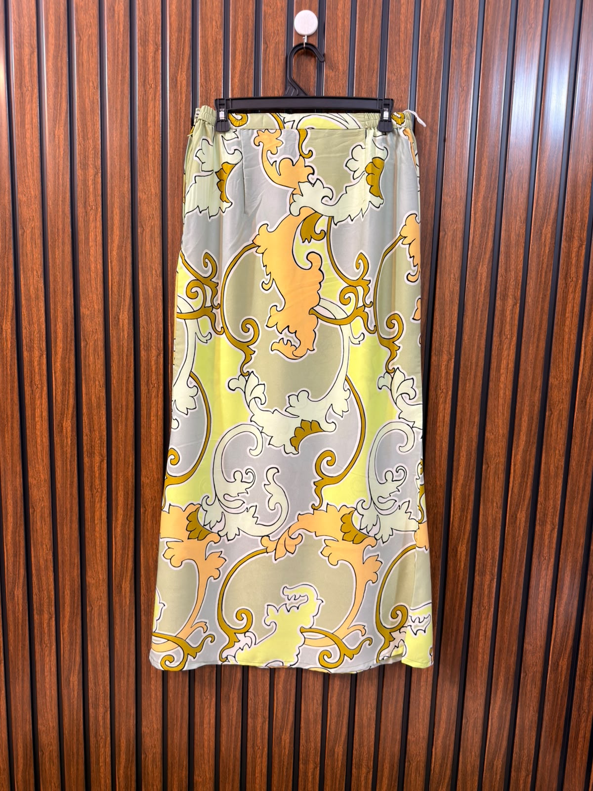 Waist 28  Length 39  Fabric Silk Women's Elegant Skirt