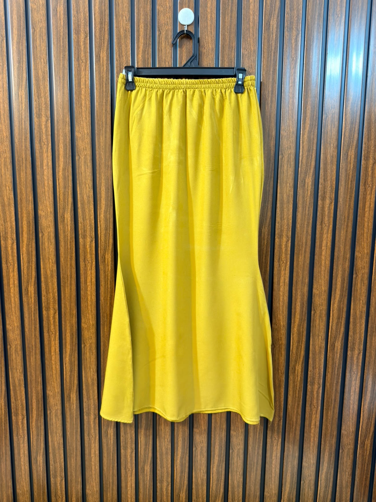 Waist 26  Length 34  Fabric Rayon Women's Exclusive Skirt