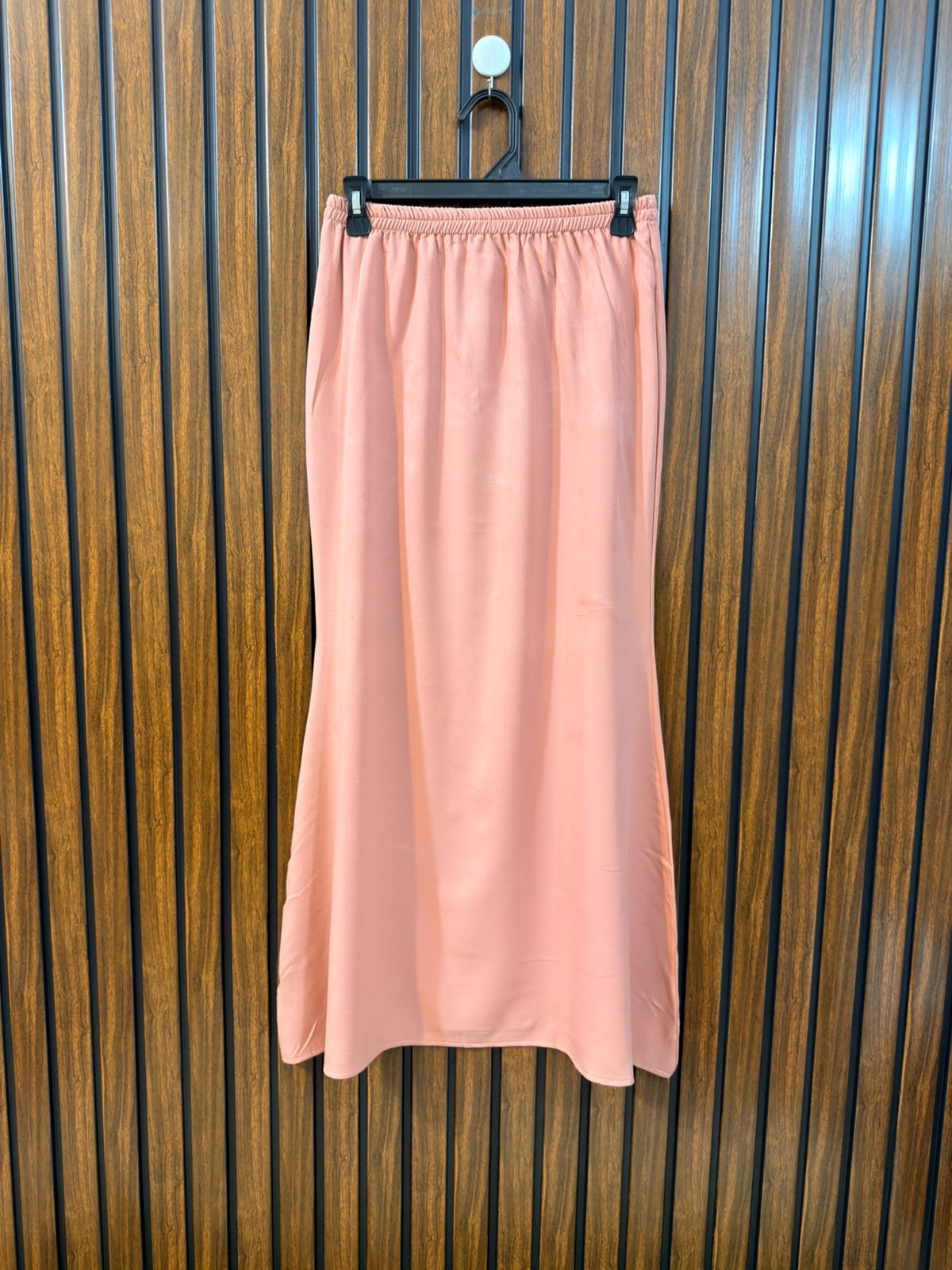 Waist 28  Length 35  Fabric Rayon Women's Signature Skirt
