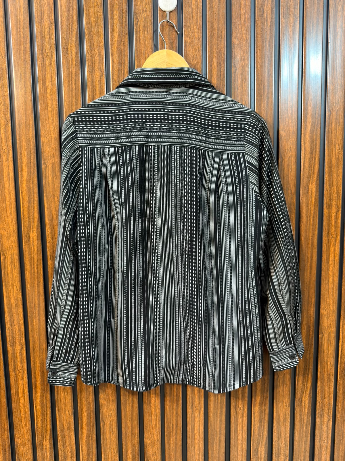 Chest 18  Lenght 23.5  Fabric Silk Branded Women’s Everyday Top