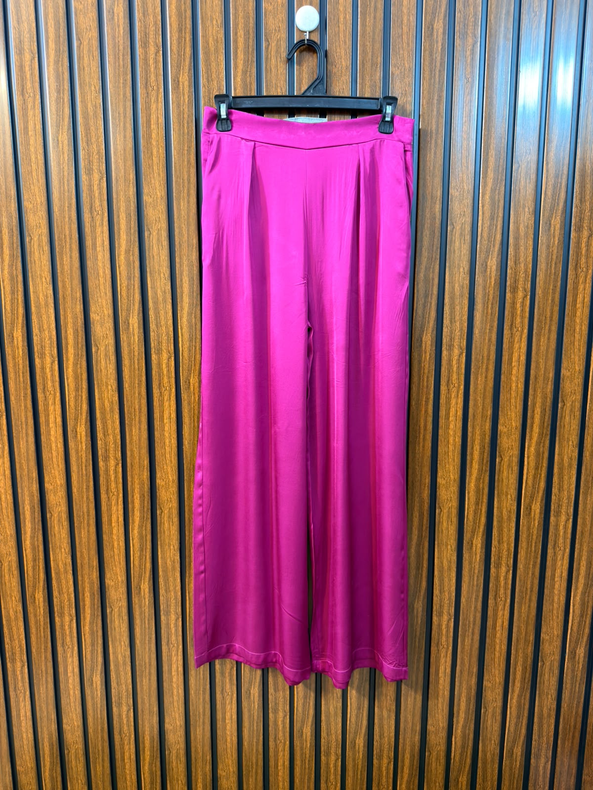 Waist 32  Length 38  Fabric Silk Women’s Signature Trouser