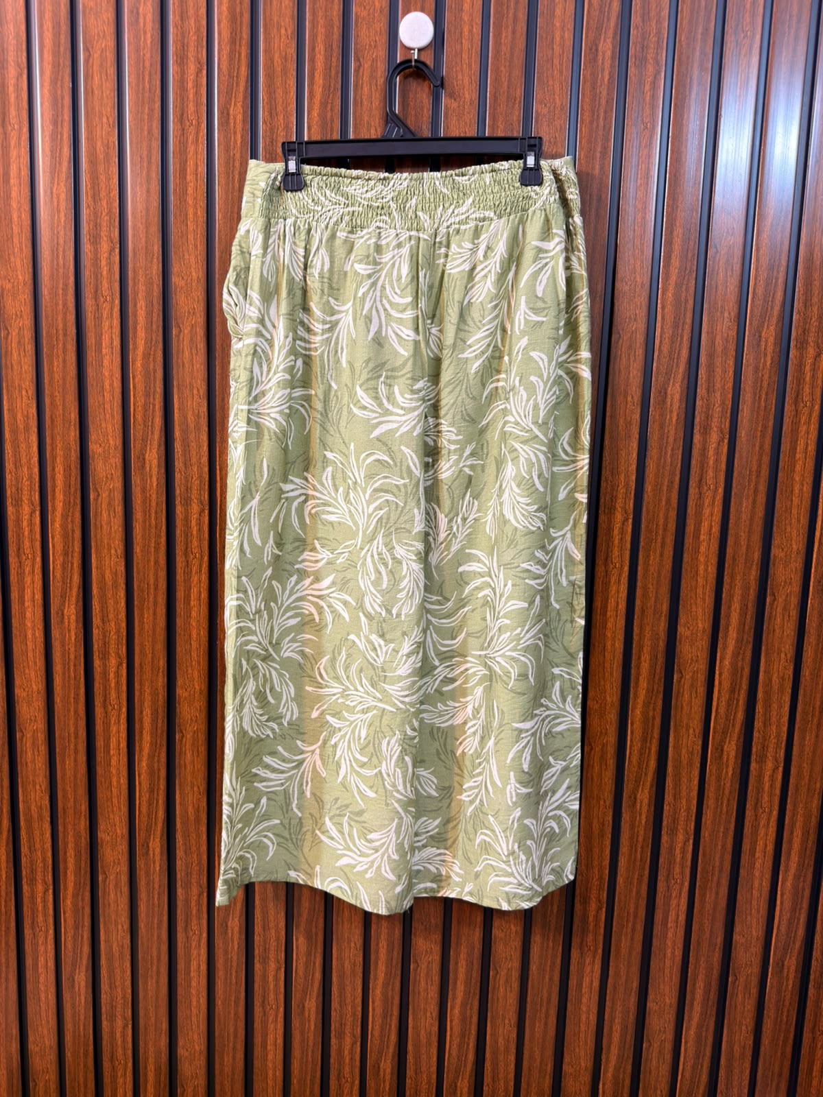 Waist 34  Length 34  Fabric Silk Women’s Fashion Collection Trouser