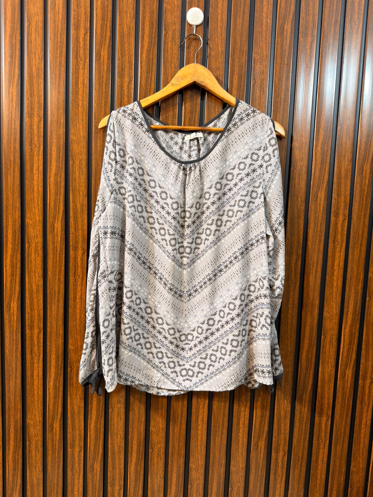 chest medium to large Length 29 to 37 Fabric chiffon Western Ladies Branded Top