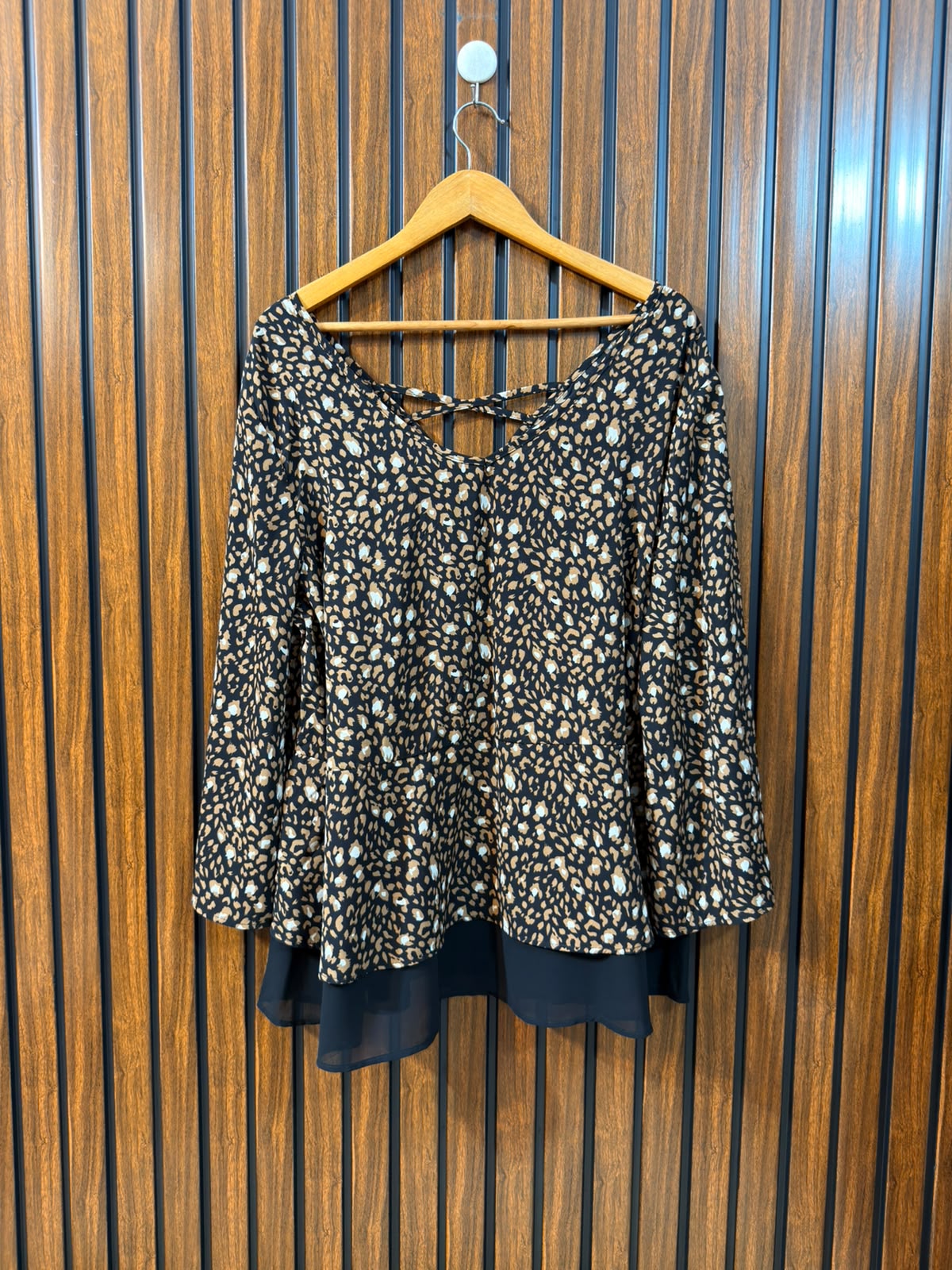 chest 22 Length 29 Fabric chiffon Women’s Long Sleeve Branded Top