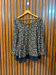 chest 22 Length 29 Fabric chiffon Women’s Long Sleeve Branded Top