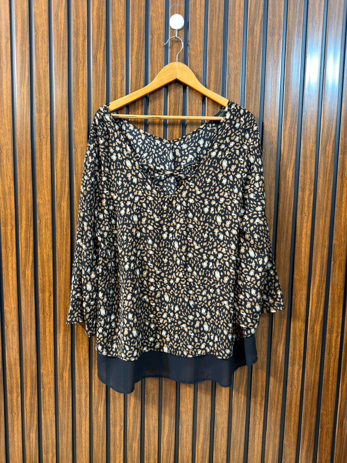 chest 22 Length 29 Fabric chiffon Women’s Long Sleeve Branded Top
