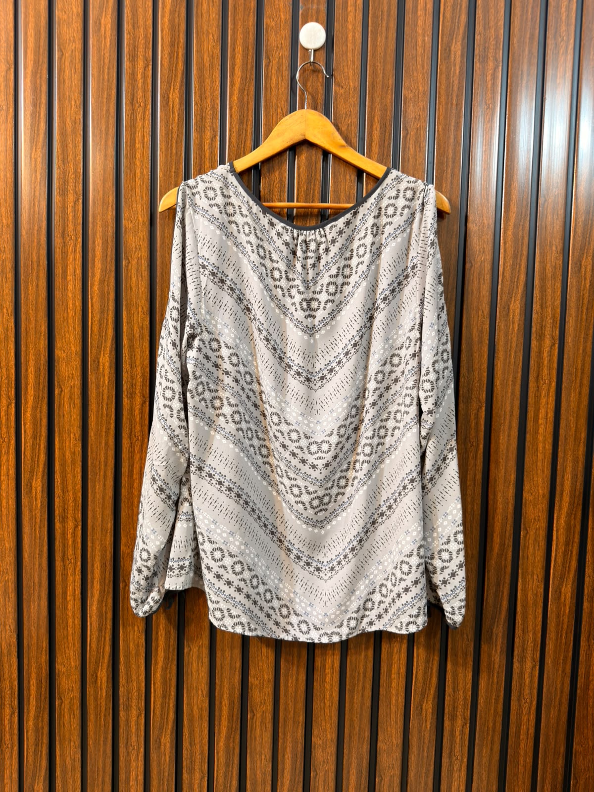chest medium to large Length 29 to 37 Fabric chiffon Western Ladies Branded Top