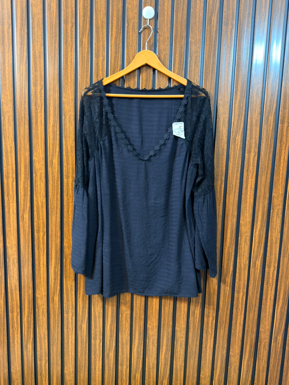 chest 22  Length 28 Fabric silk Branded Western Women’s Full Sleeve Top
