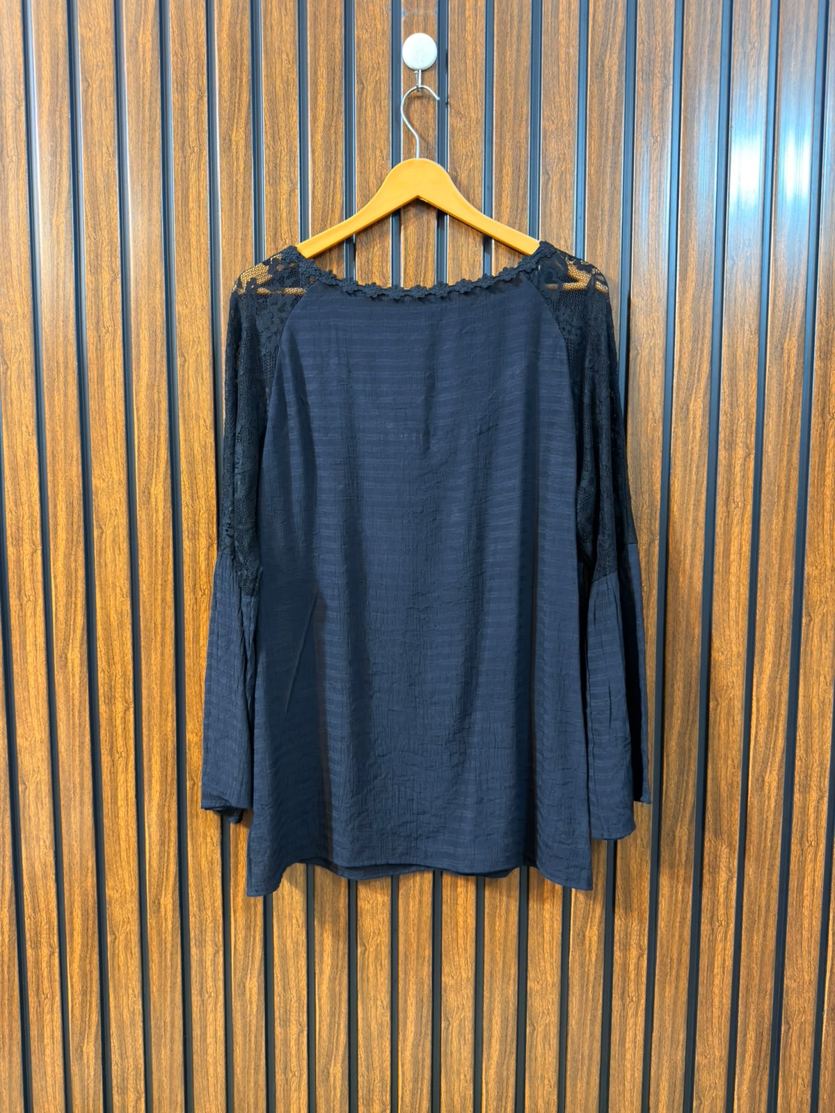 chest 22  Length 28 Fabric silk Branded Western Women’s Full Sleeve Top