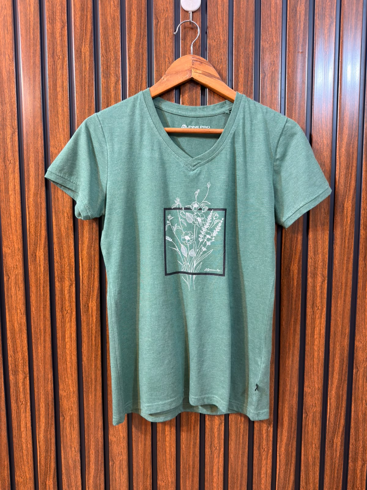Chest 18  Length 24 Western Branded Women's Fashion T-Shirt