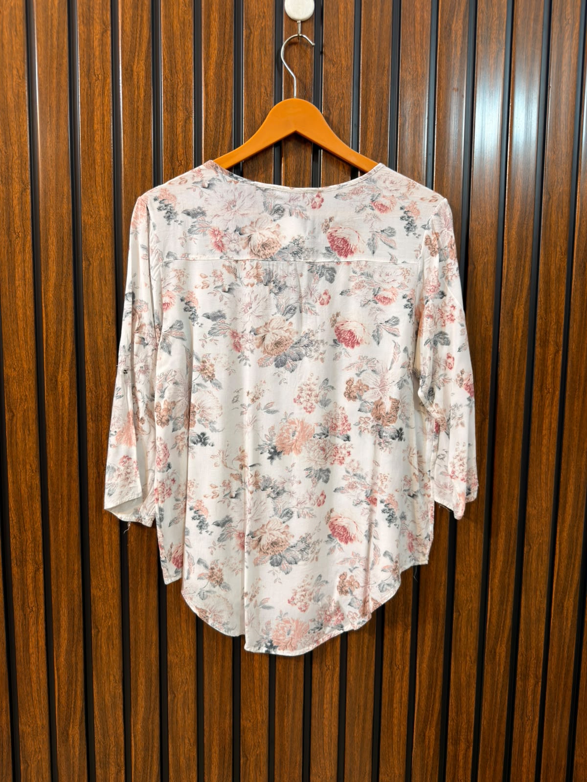 Chest 18  Length 22 To 24  Fabric Linen Women’s Full Sleeve Branded Wear
