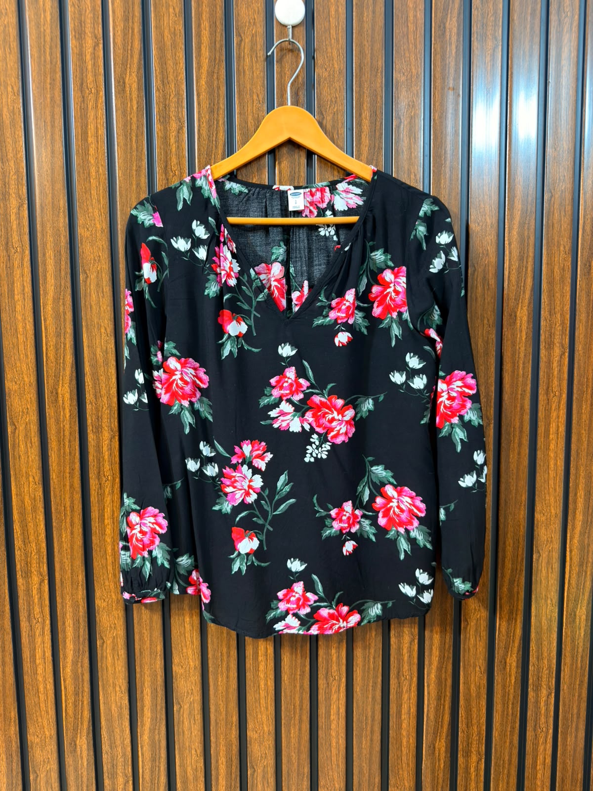 Chest 17  Length 23  Fabric Linen Ladies Western Full Sleeve Top
