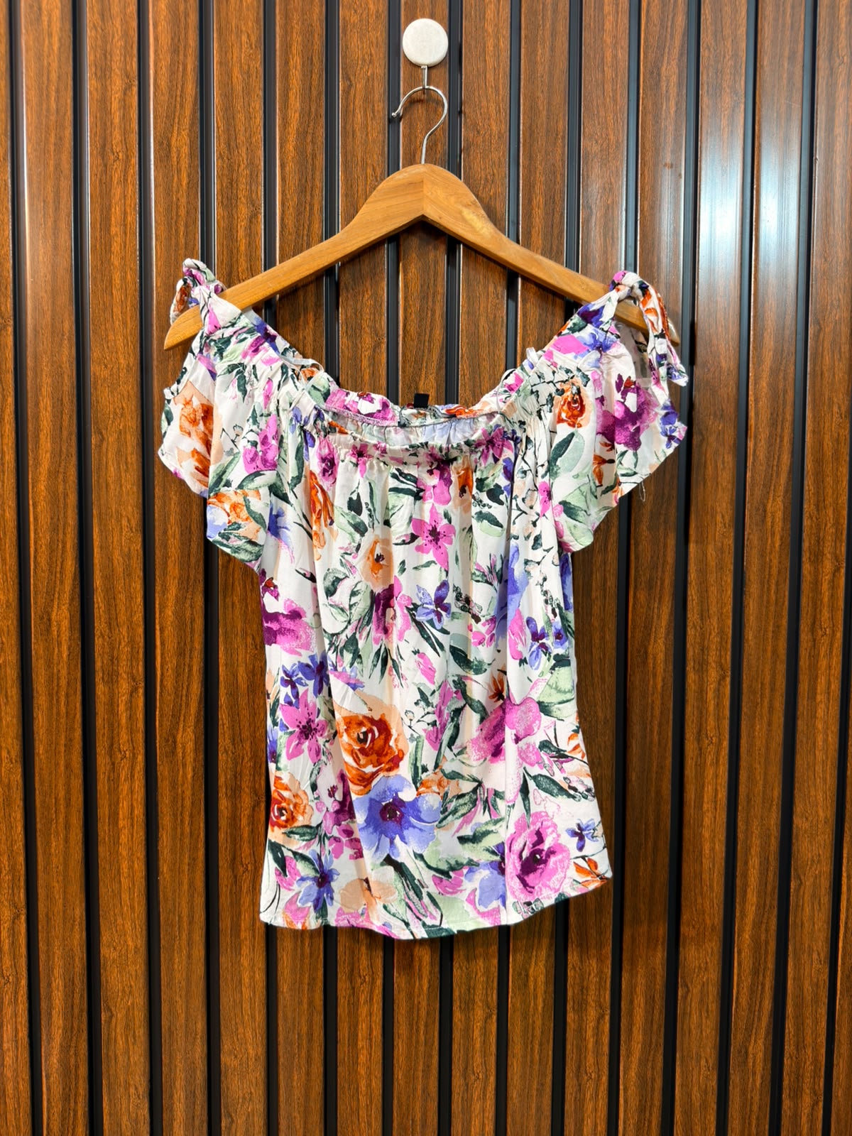 Chest 17  Length 17  Fabric linen Branded Western Women’s Sleeve Top