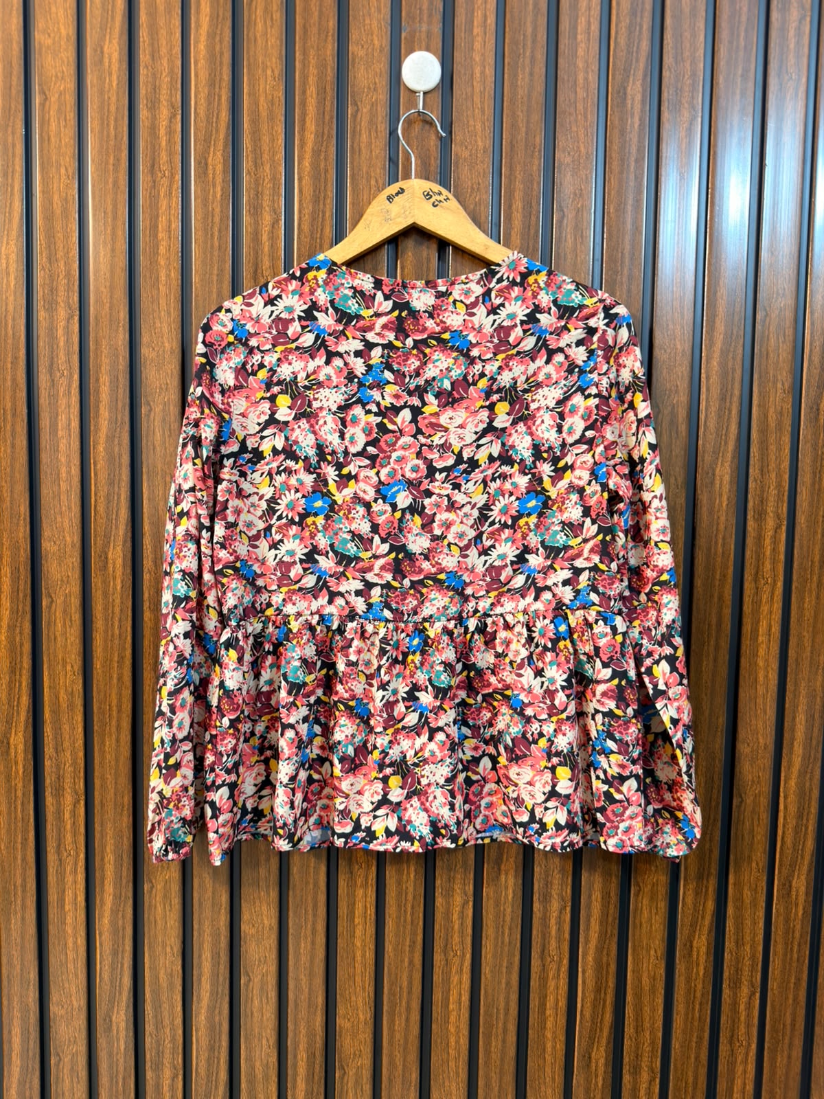 Chest 18  Length 23  Fabric silk Western Branded Women's Signature Top