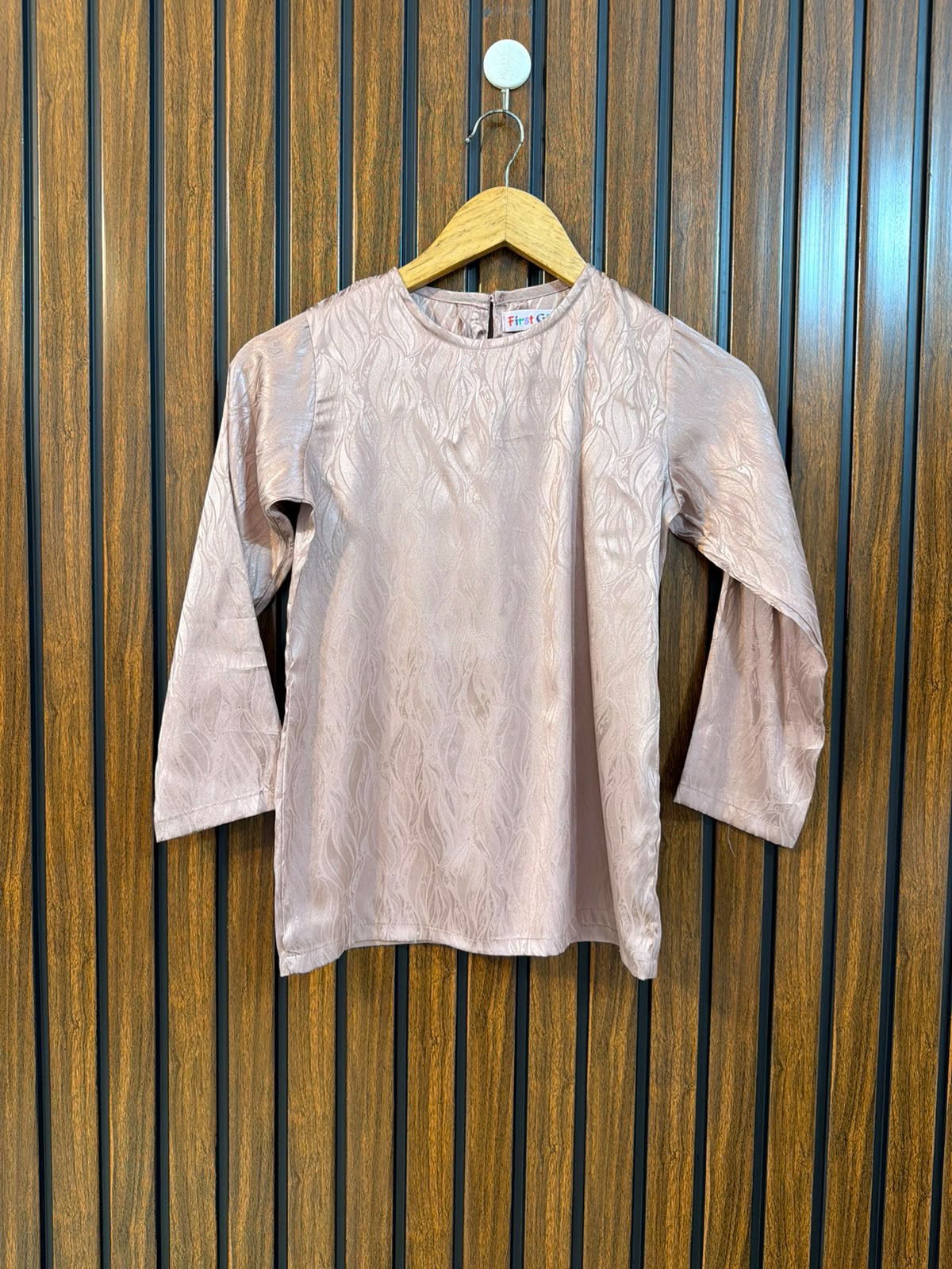 Chest 15  Length 21  Fabric Silk Western Branded Women's Classic Essential Top