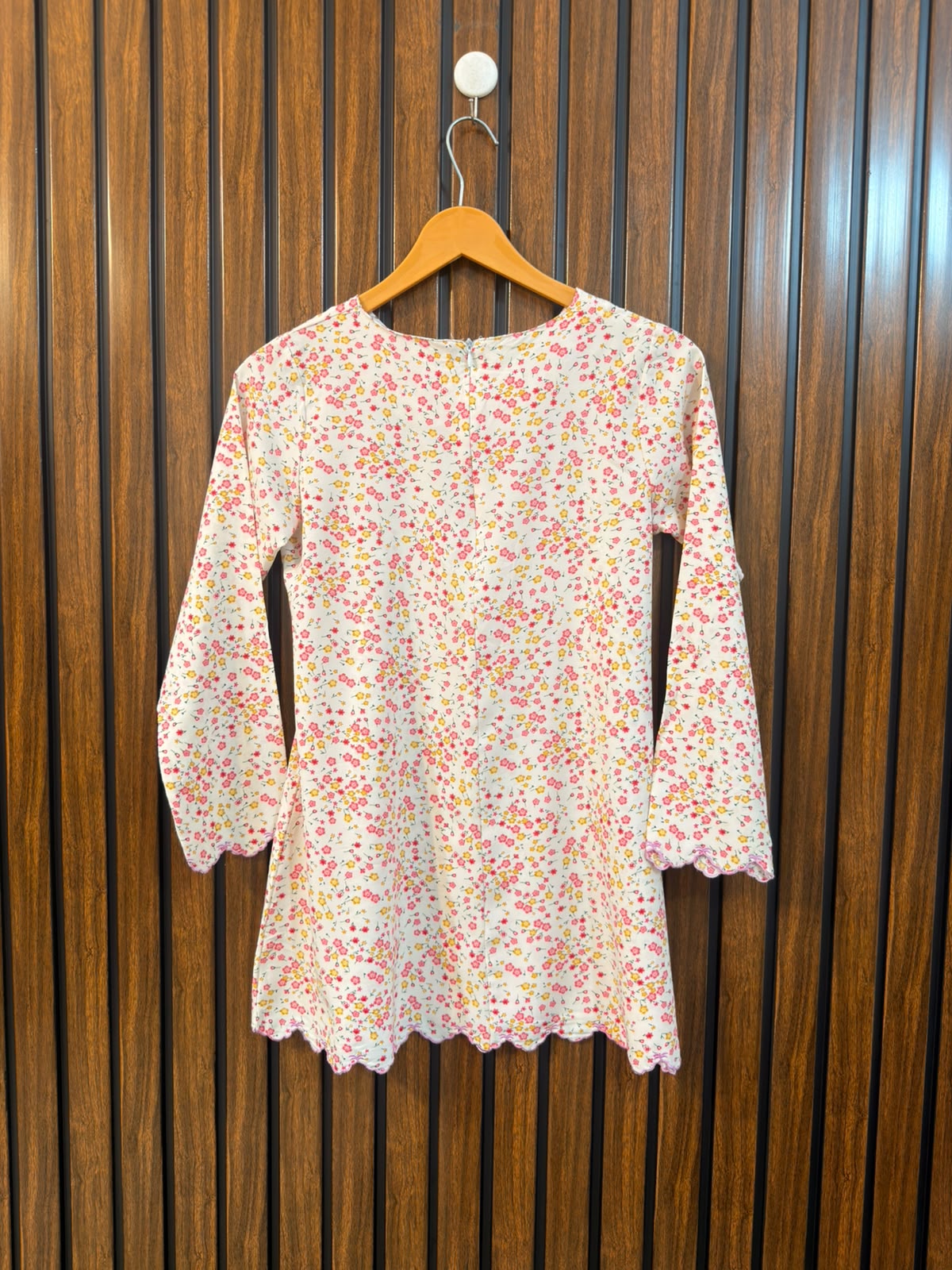 Chest 15  Length 26  Fabric Silk Western Branded Women's Regular Top