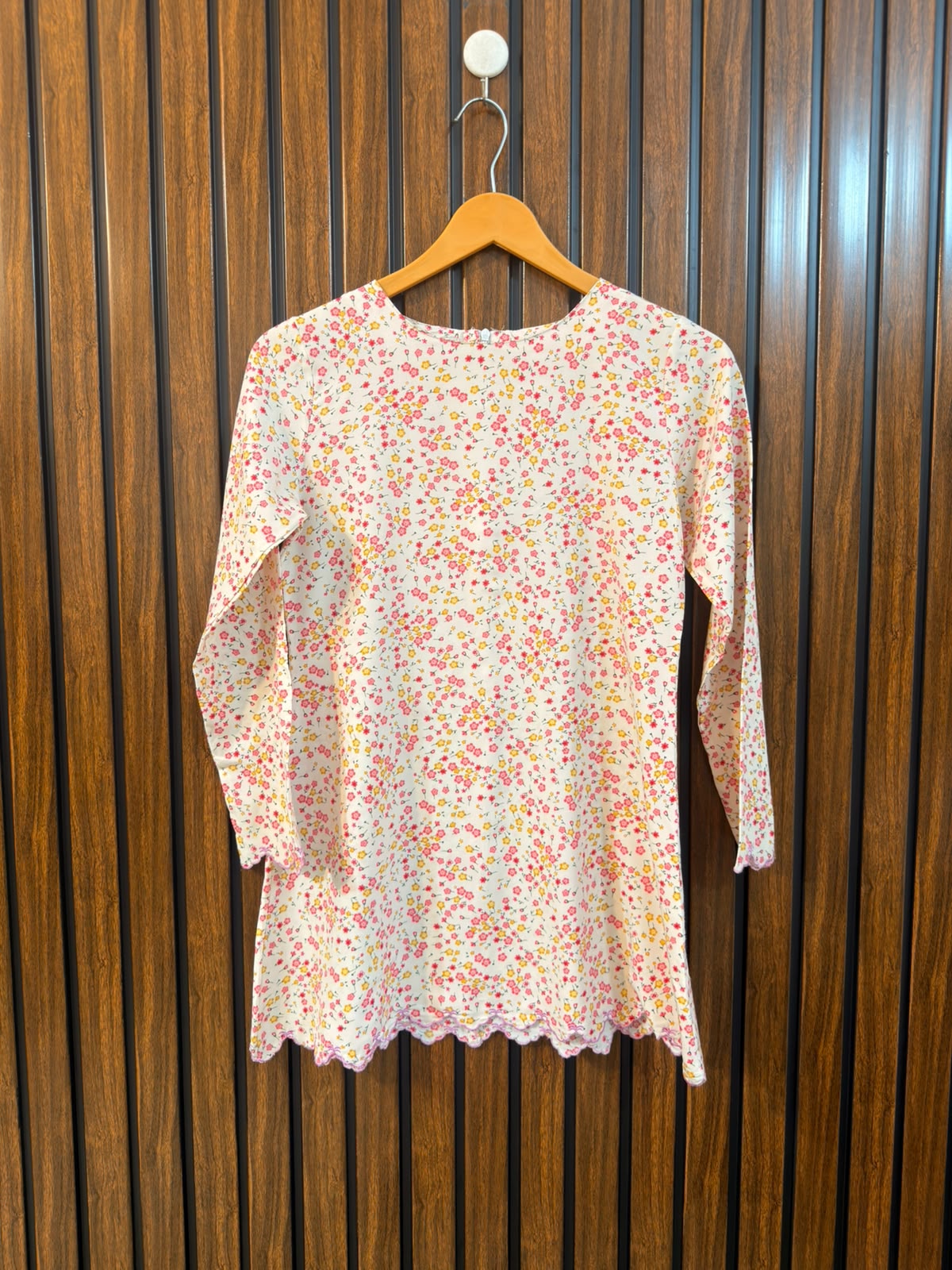 Chest 15  Length 26  Fabric Silk Western Branded Women's Regular Top