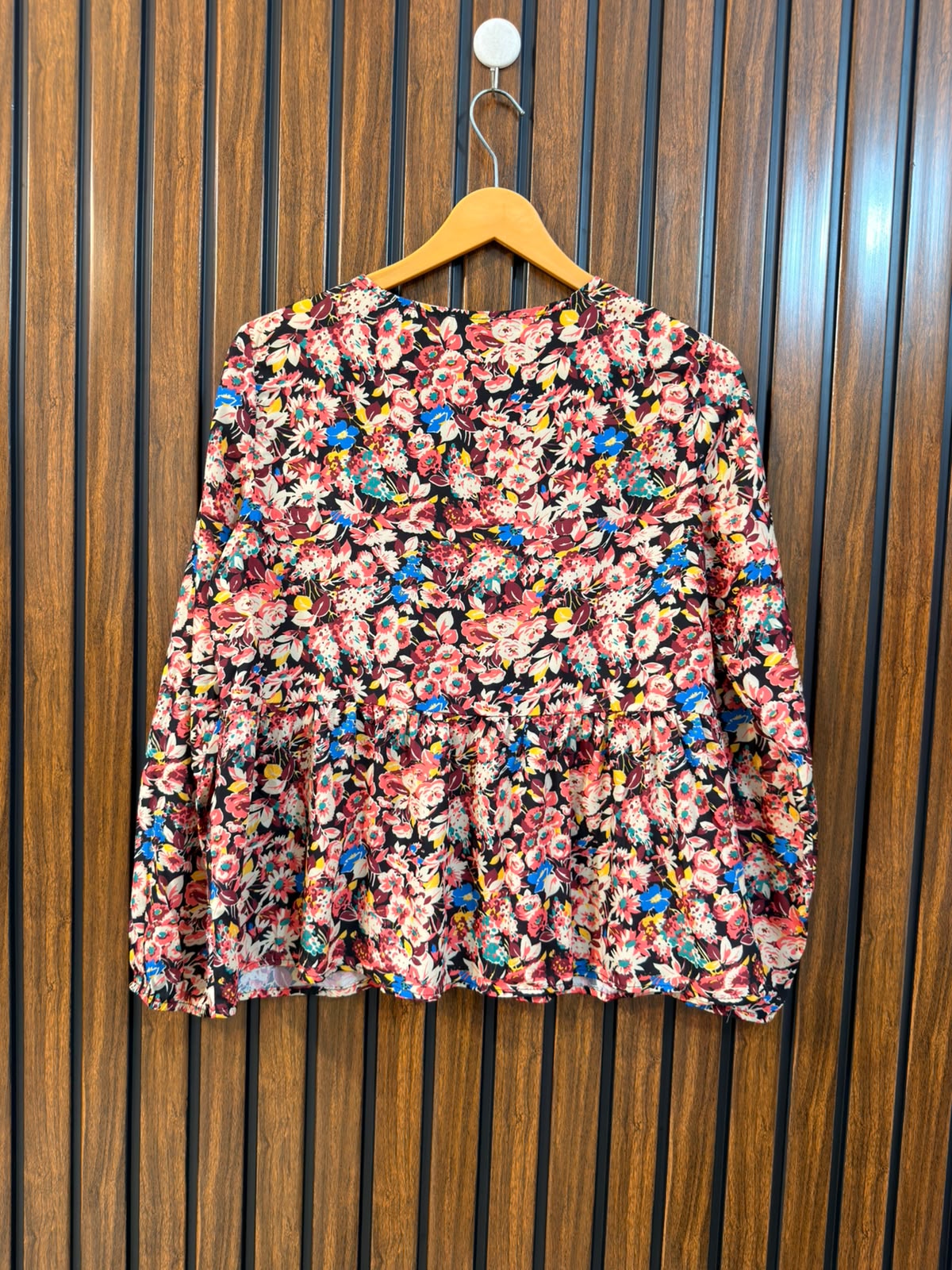Chest 18  Length 22  Fabric Silk Western Branded Women's Signature Wear Top