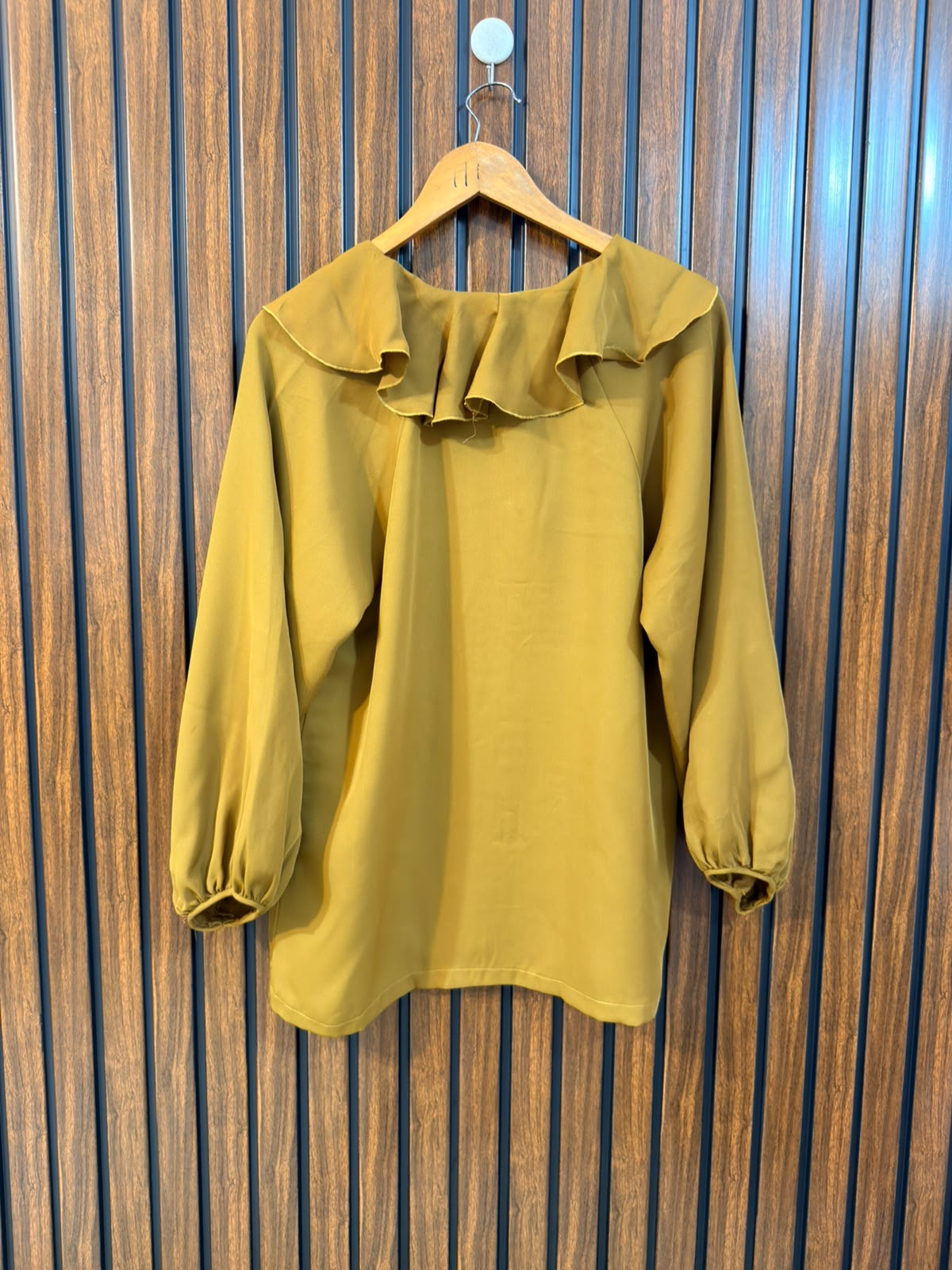 Chest 19  Length 27  Fabric Silk Western Branded Women's Statement Top