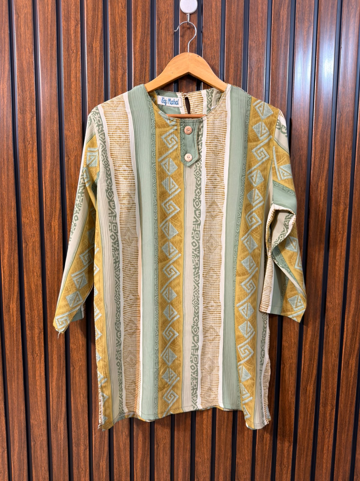 Chest 20  Length 29  Fabric Silk Western Branded Women's Modern Essential Top