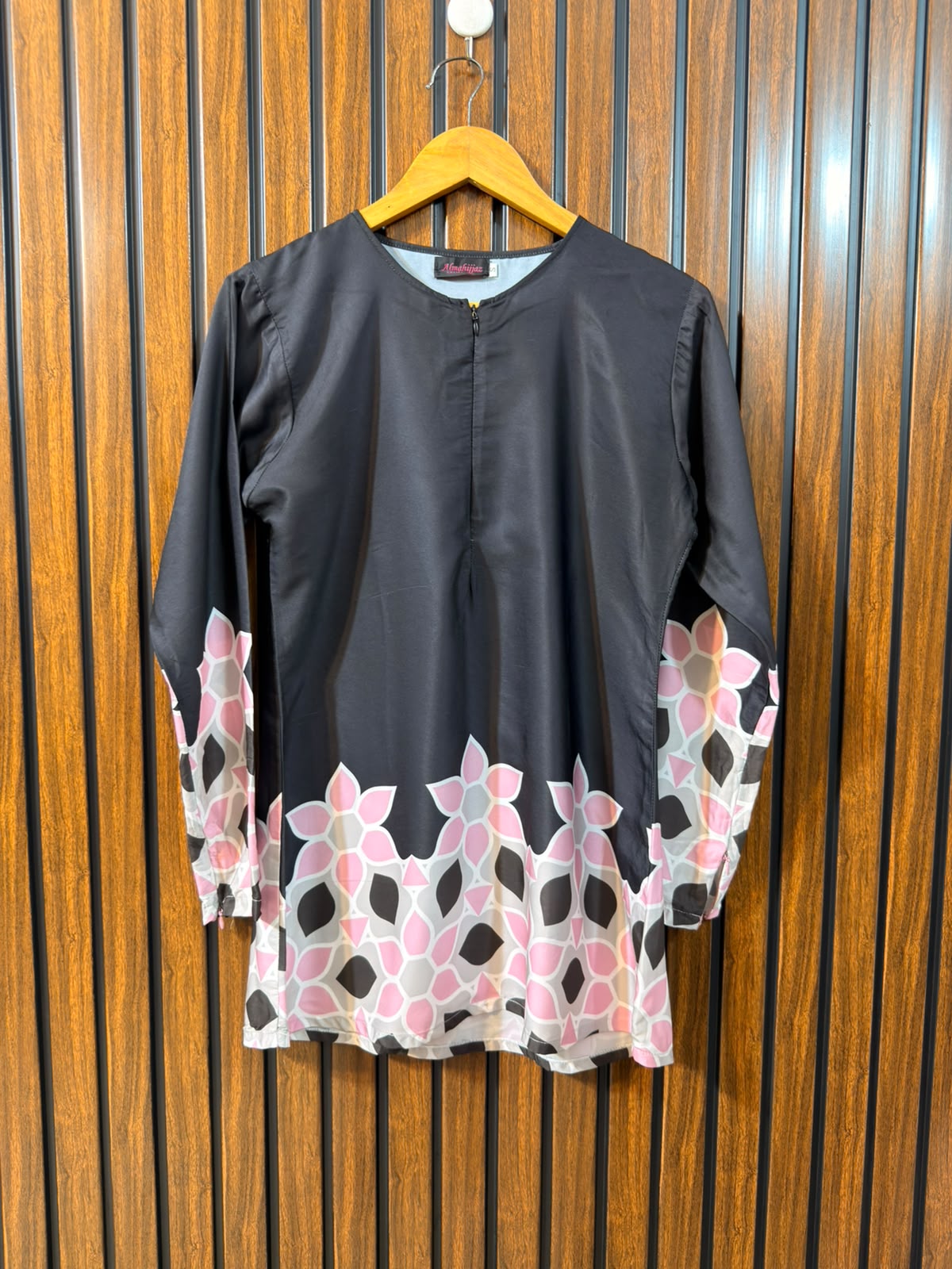 Chest 17  Length 28  Fabric Silk Western Branded Women's Premium Essential Top