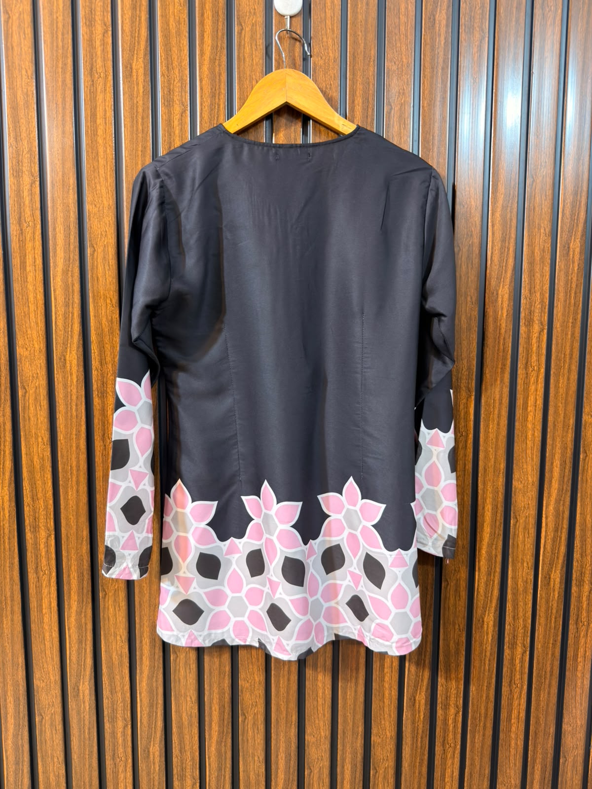 Chest 17  Length 28  Fabric Silk Western Branded Women's Premium Essential Top