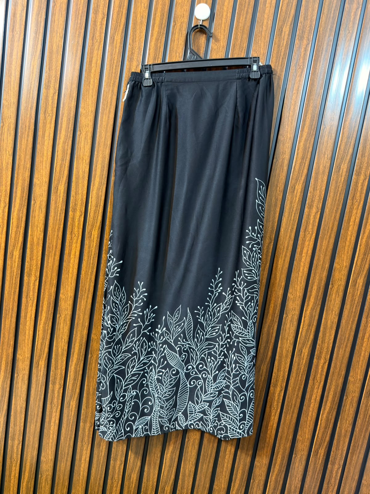 Waist 32  Length 38  Fabric Silk Western Branded Skirt for Women