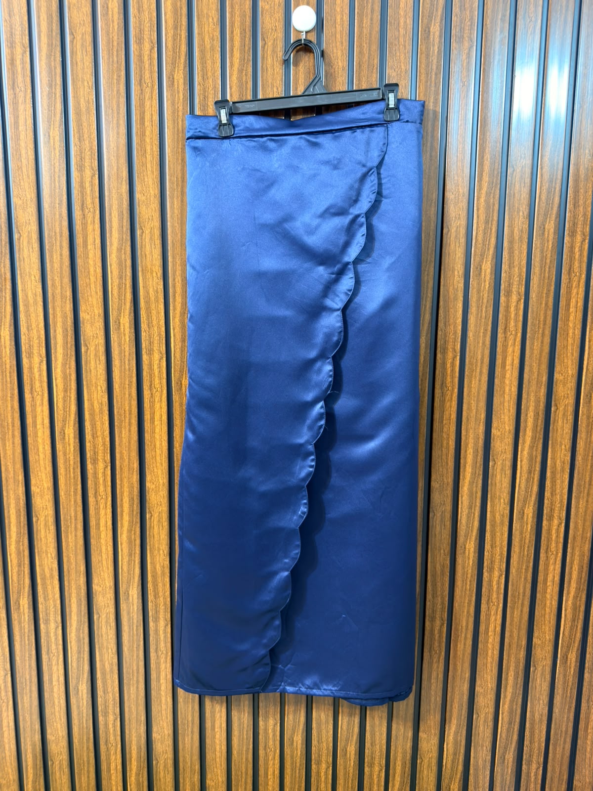 Waist 34  Length 40  Fabric Silk Branded Women’s Skirt Edit