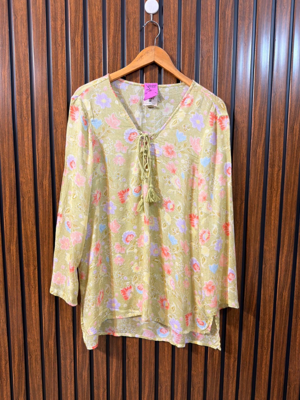 Chest 18  Length 29 to 30  Fabric Linen Branded Women's Top