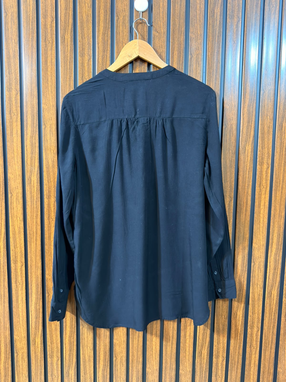 Chest 21  Length 28  Fabric Linen Women's Full Sleeve Top