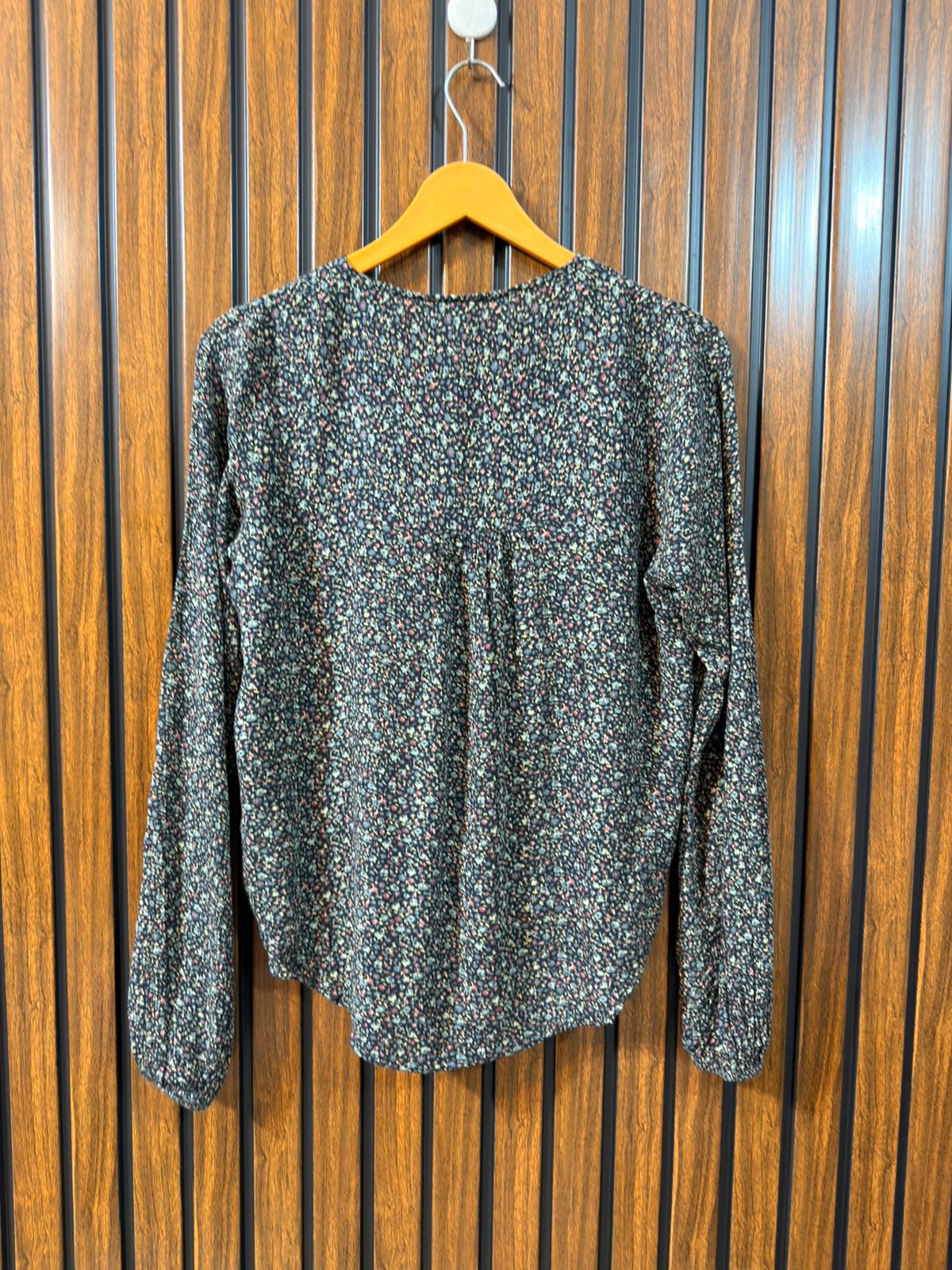 Chest 18  Length 21 to 23  Fabric Rayon Western Branded Women's Daily Top