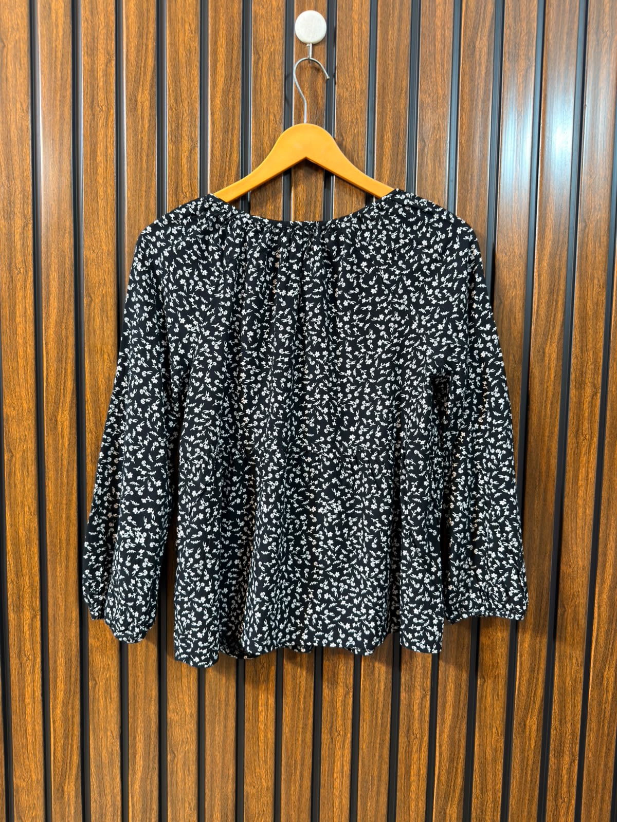 Chest 18  Length 22  Fabric Linen Full Sleeve Western Women's Top