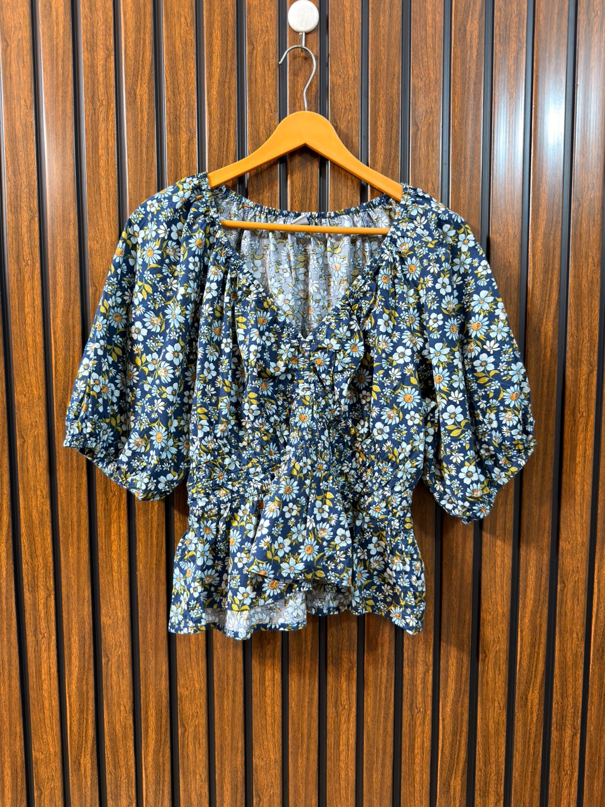 Chest Large  Length 21 to 23  Fabric Cotton Western Women's Branded Daily Wear