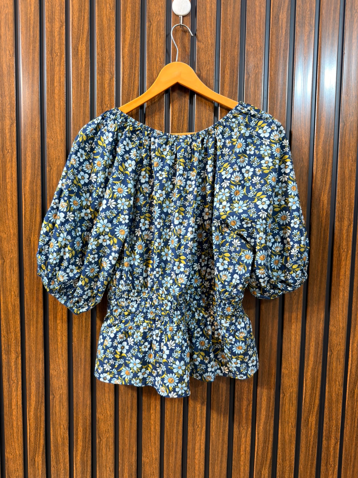 Chest Large  Length 21 to 23  Fabric Cotton Western Women's Branded Daily Wear