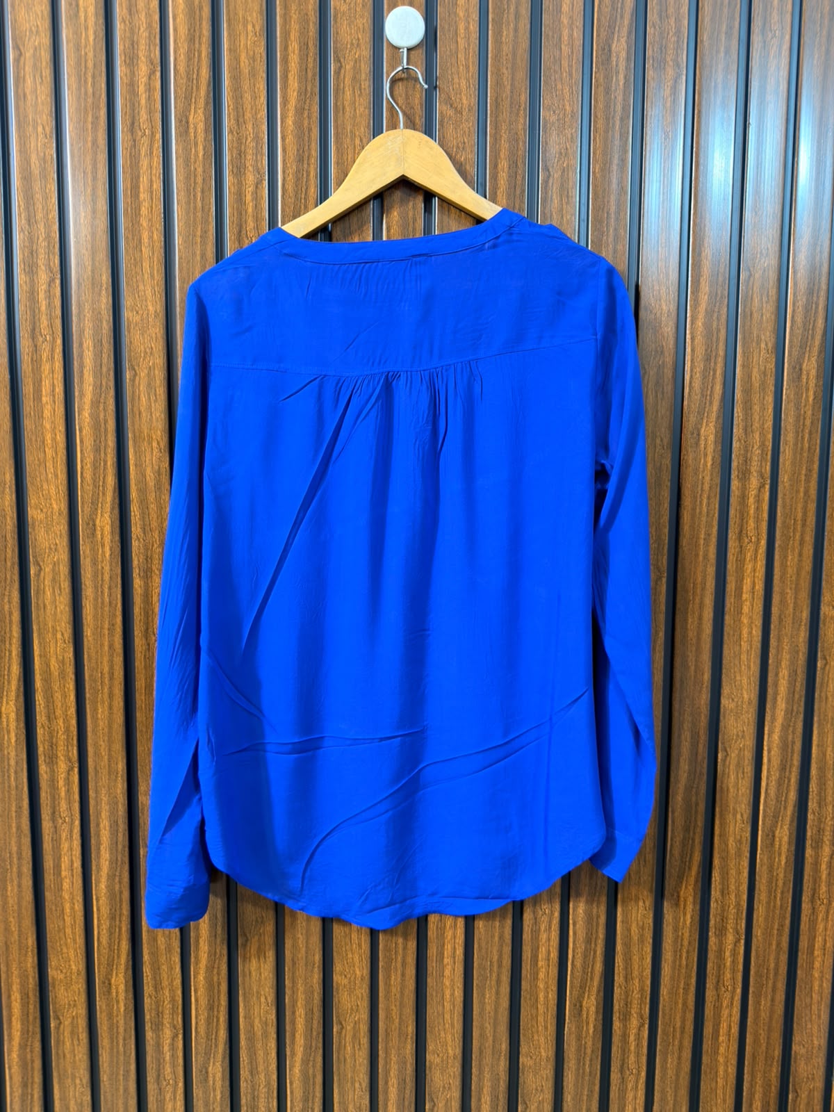 Chest 19  Length 27 to 29  Fabric Linen Women's Full Sleeve Western Wear