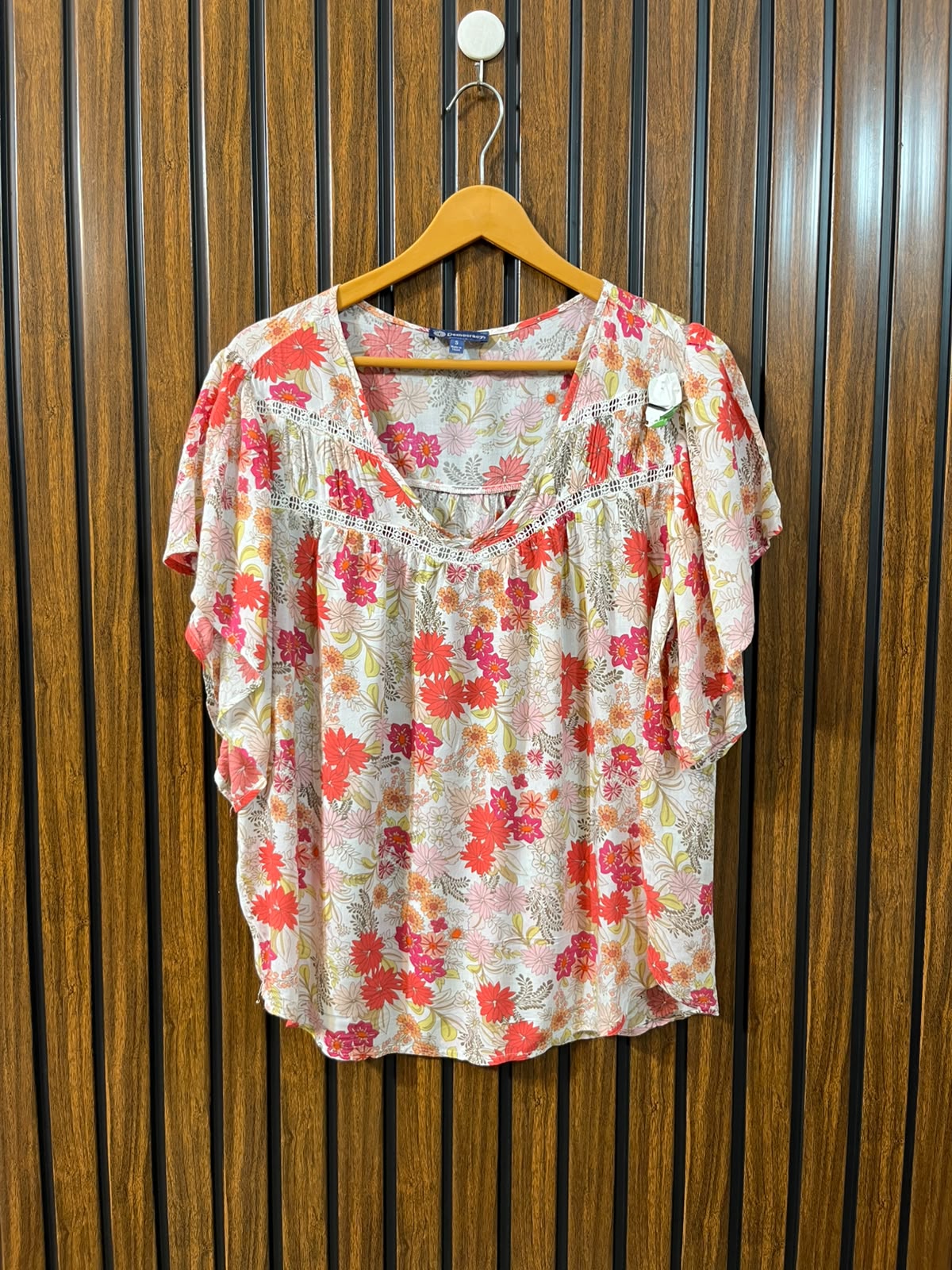 Chest 21  Lenght 25  Fabric Linen Women's Contemporary Half Sleeve Top