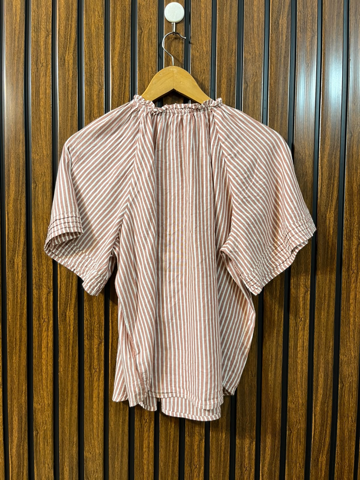 Chest 20  Lenght 22  Fabric linen Branded Women's Classic Top