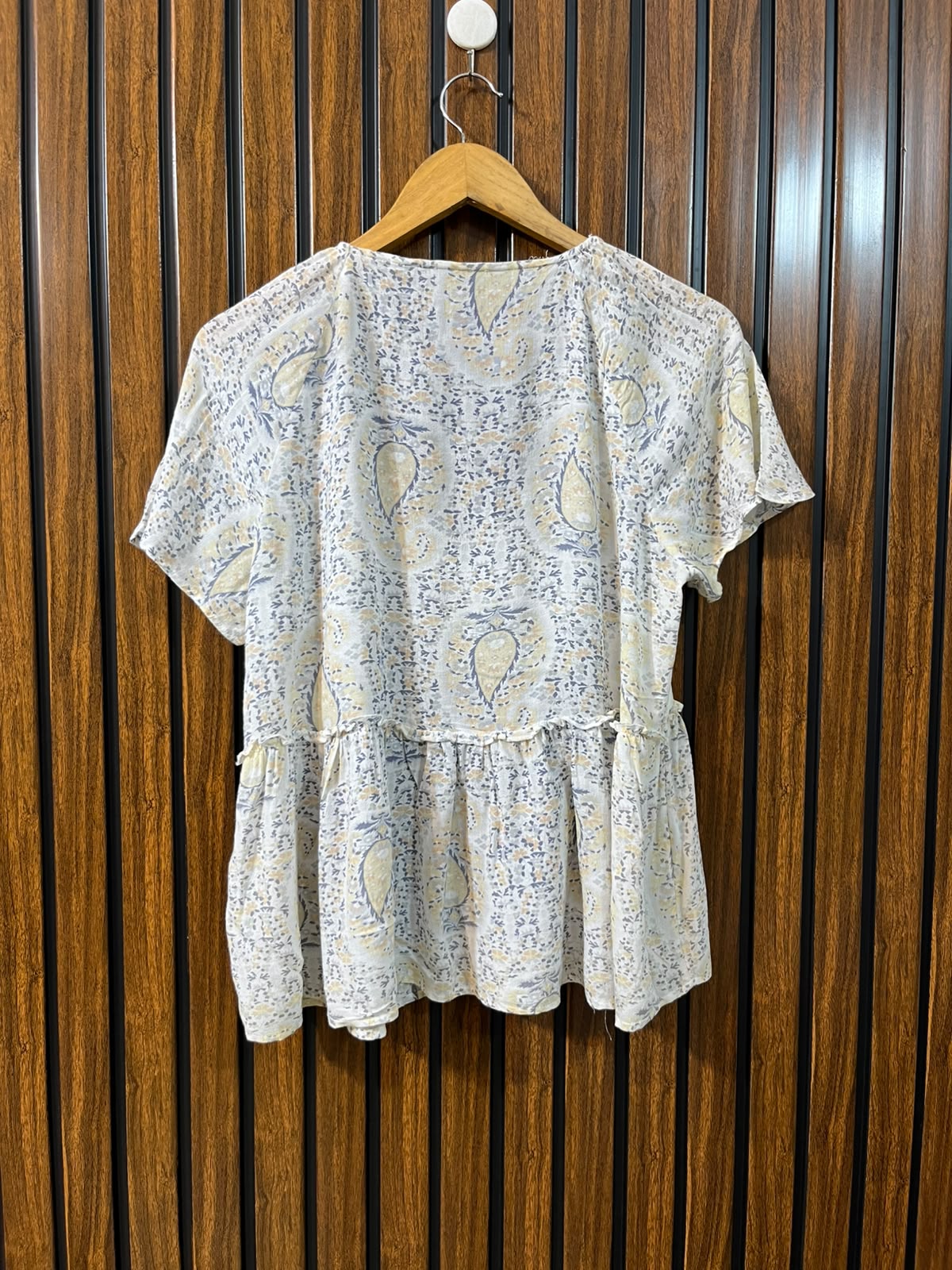 Chest 19  Lenght 22 to 23  Fabric linen Branded Women's Casual Top