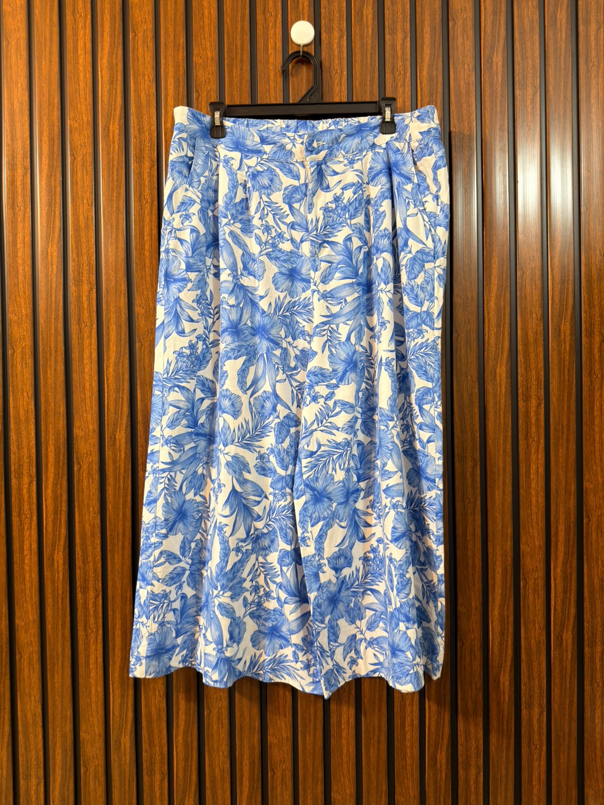 Waist 36  Length 34.5  Fabric Cotton Branded Women’s Classic Trouser